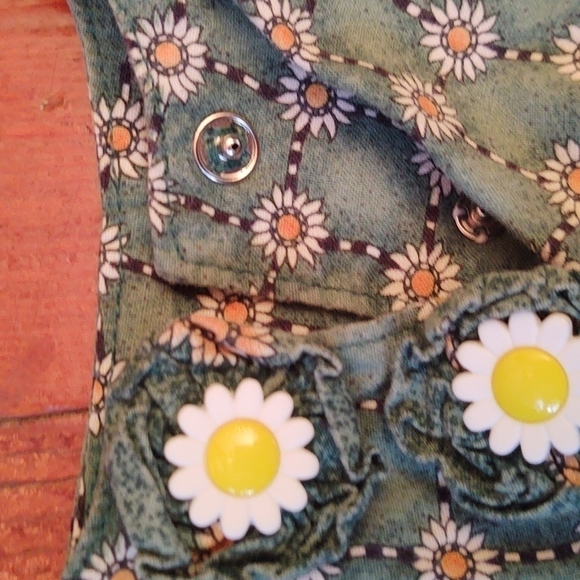 Daisy Print Green Sleeveless Sundress - Picture 9 of 9